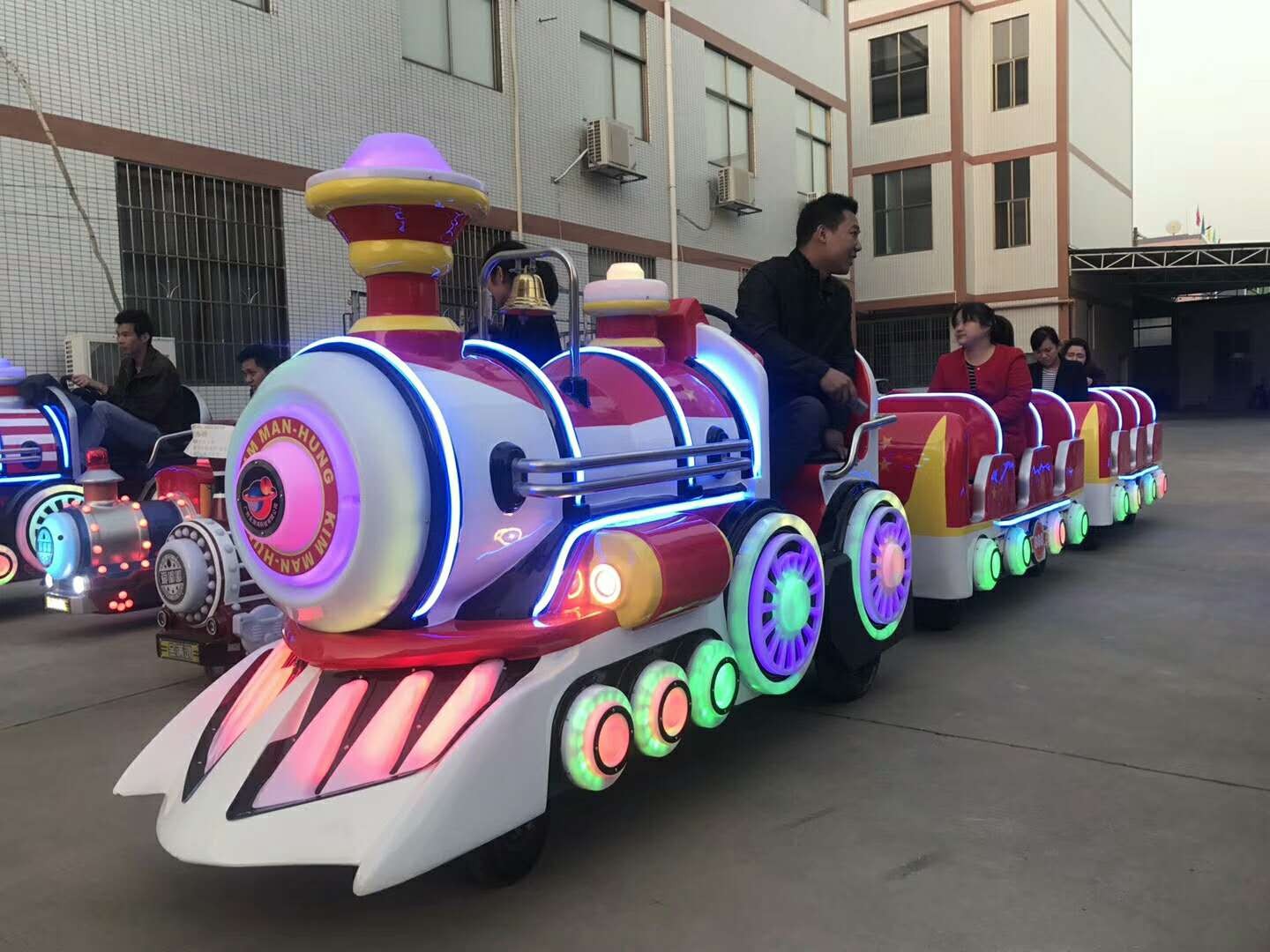 毛阳镇商场小火车